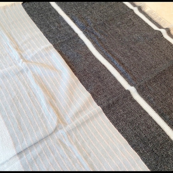 LeLuxe 52” Square Wrap/ Scarf - Picture 6 of 7